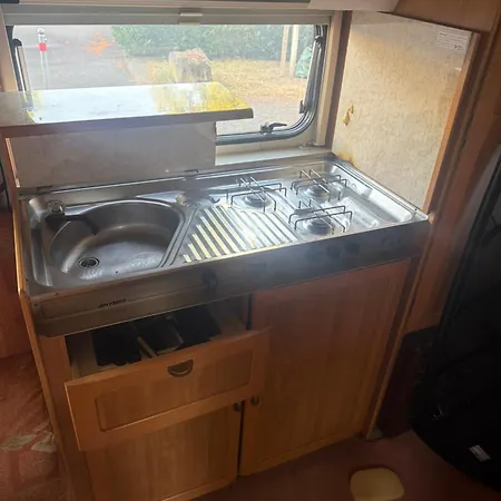 Wohnwagen אתר קמפינג אוזקירכן